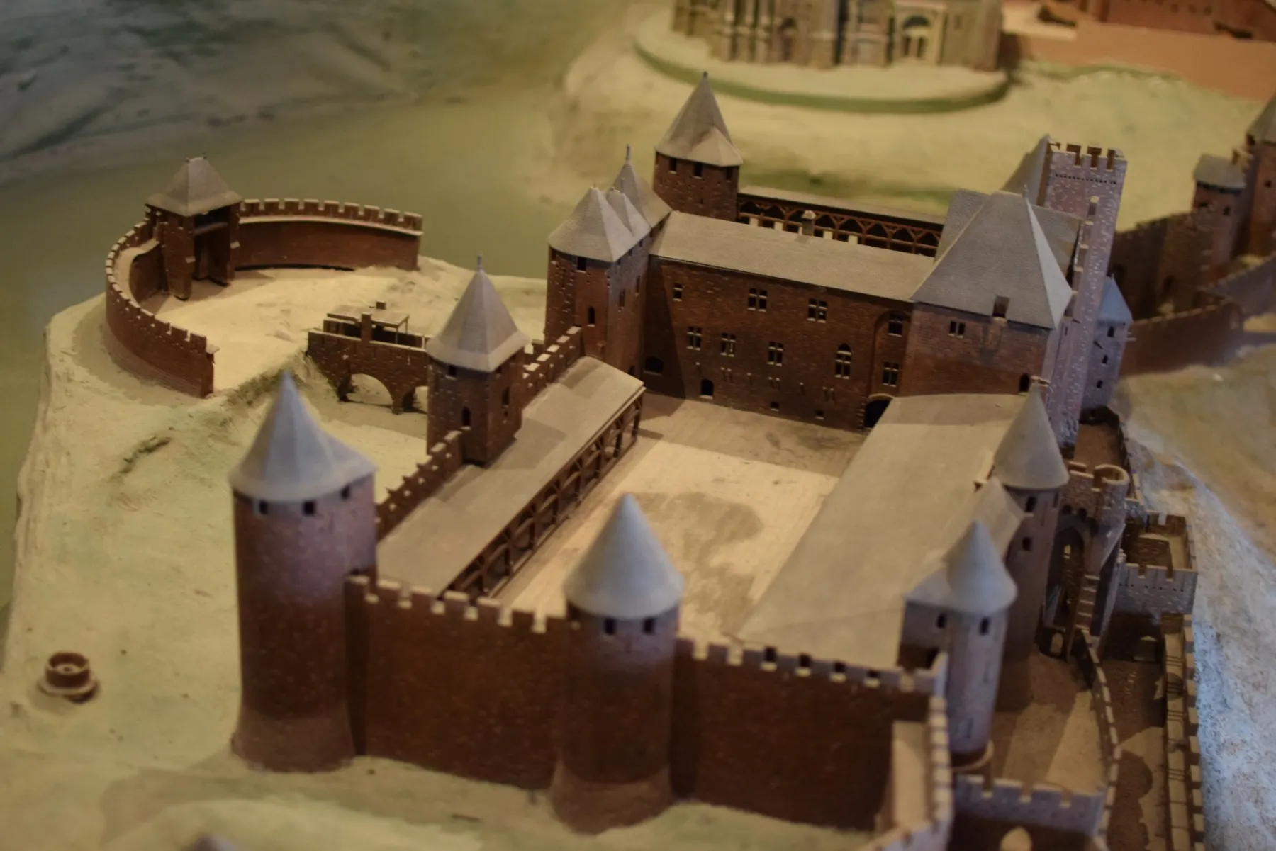 Maquette détaillée de la Cité médiévale de Carcassonne, idéale pour comprendre la disposition des lieux.