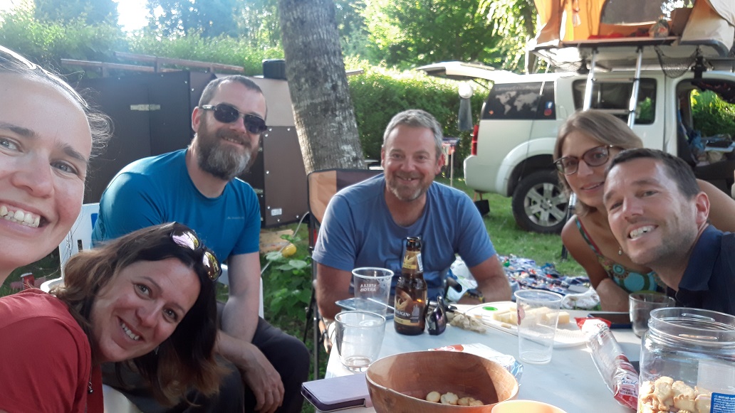 Moment en famille au Domaine le Colombier pendant nos retrouvailles familiales en vadrouille.