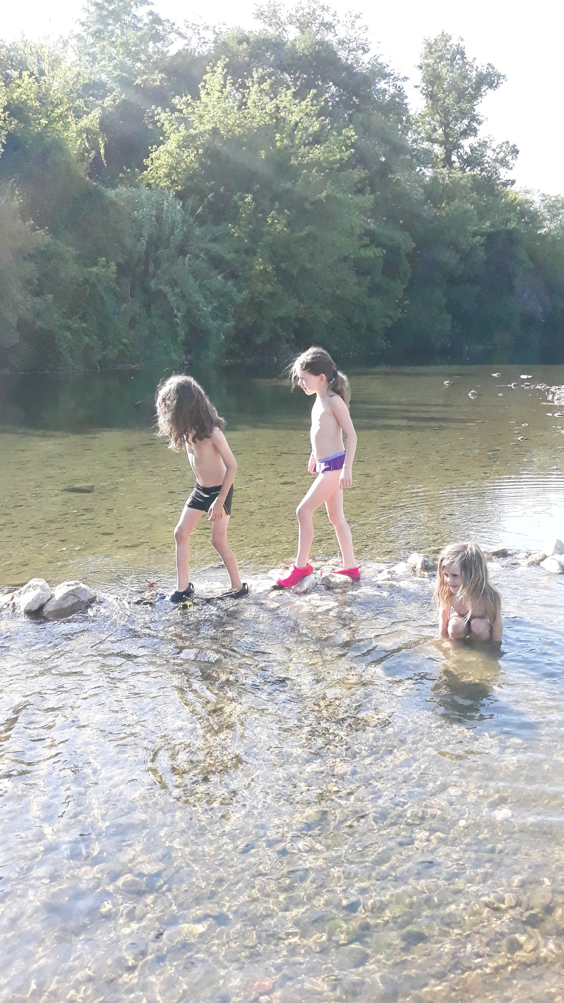 Un spot de rêve au bord de la Cèze près de Goudargues, parfait pour se détendre en famille.