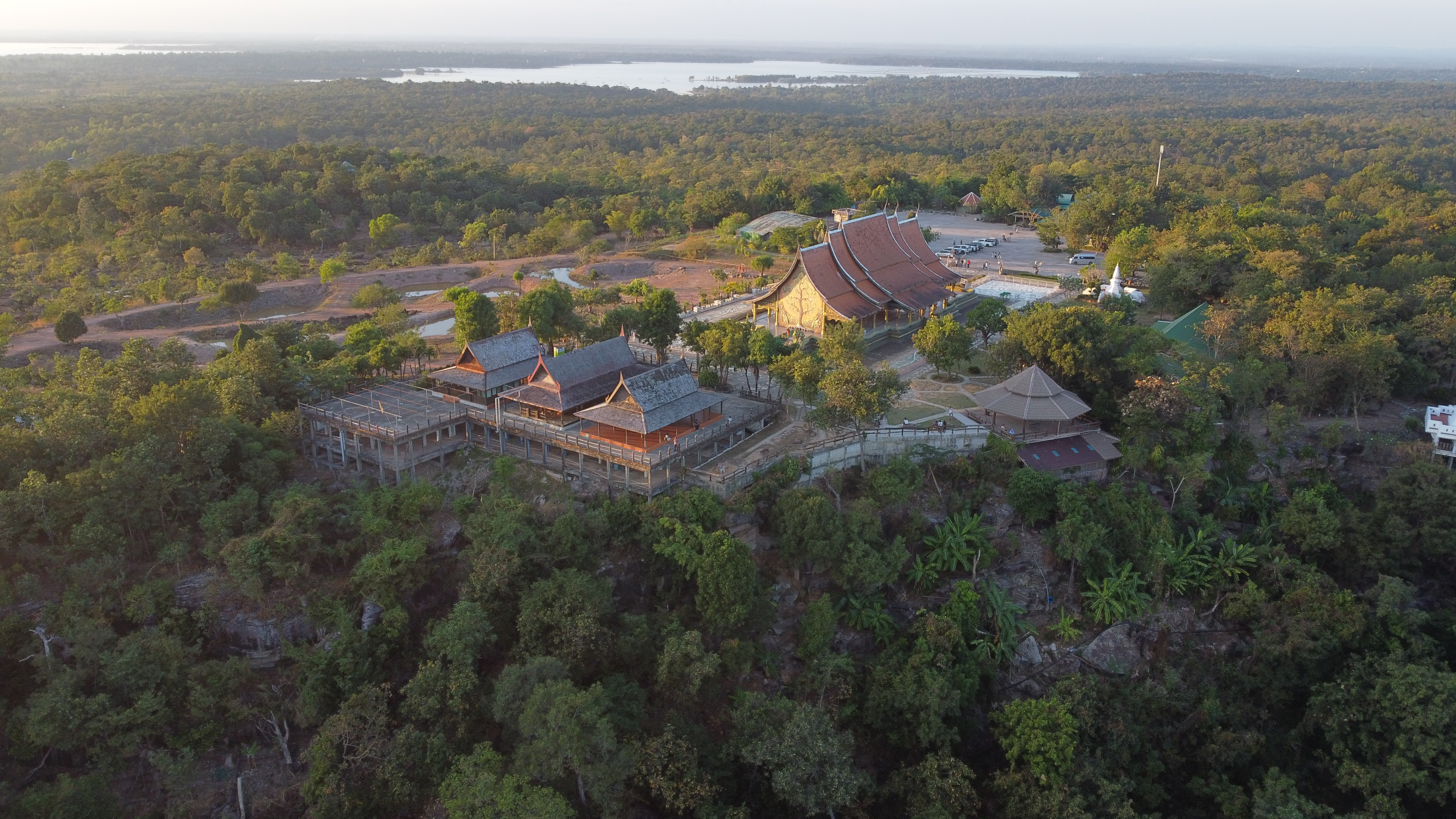 Wat Sirindhorn Wararam