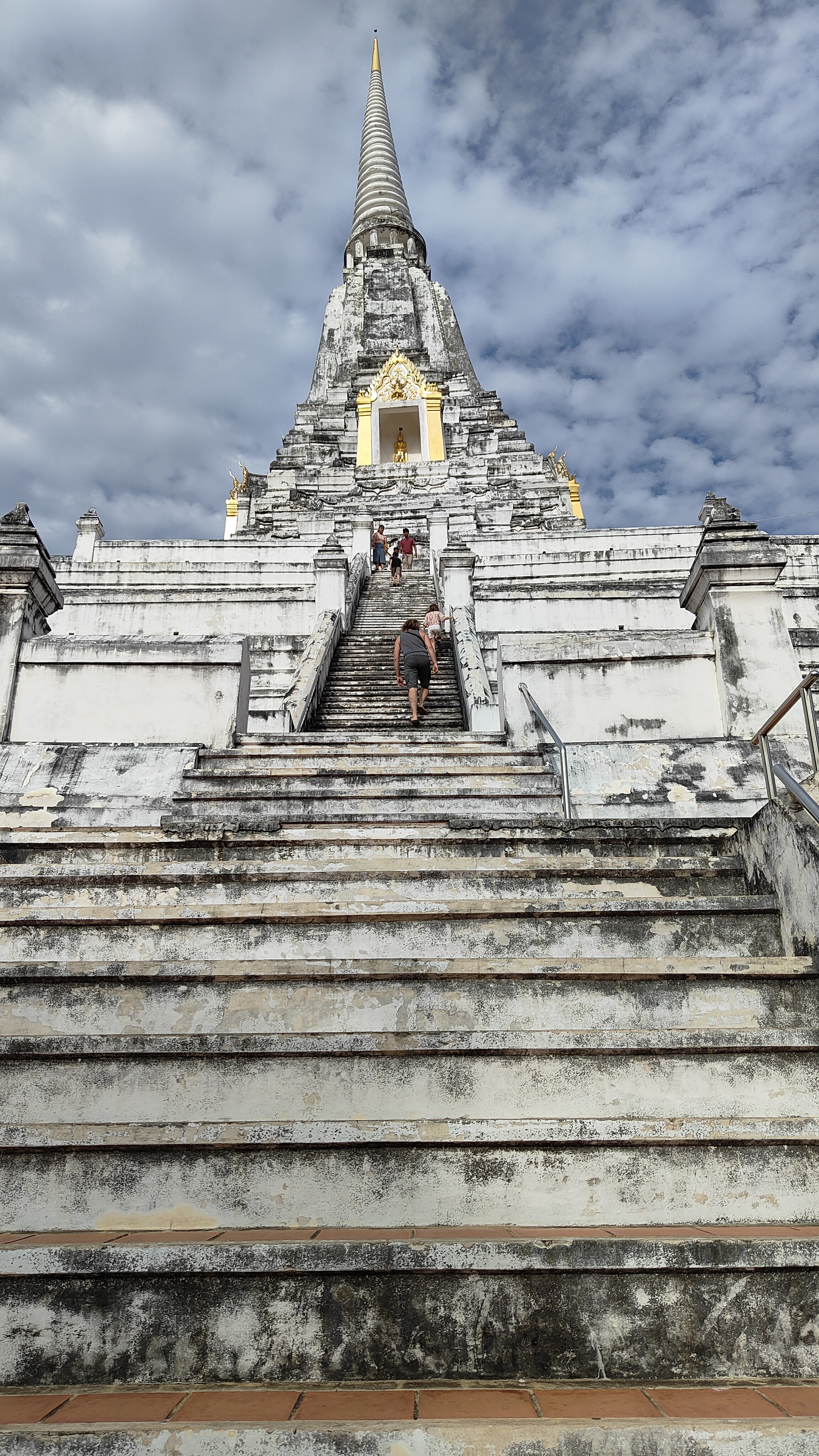 Wat Phukhao Thong
