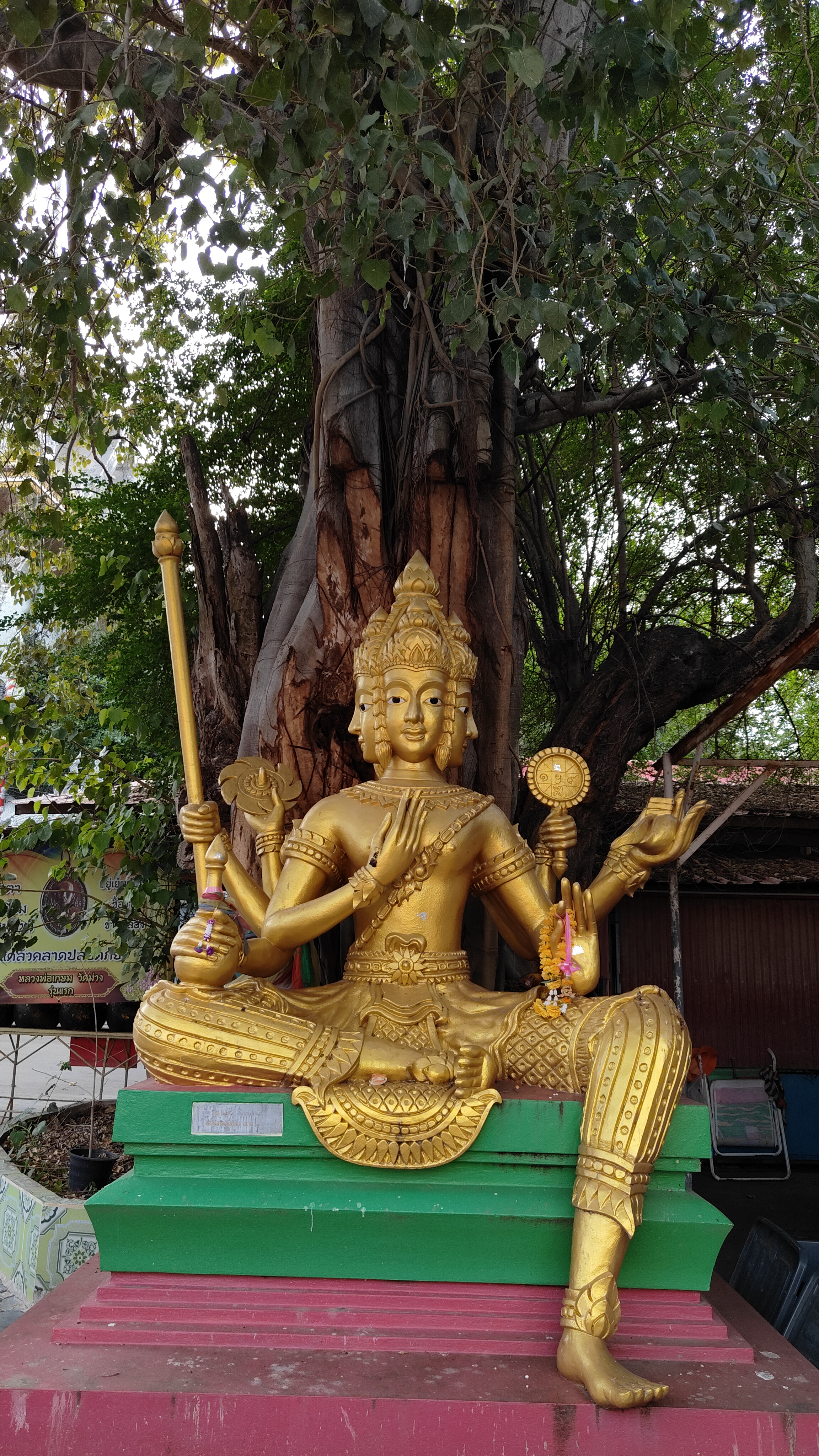 Wat Muang