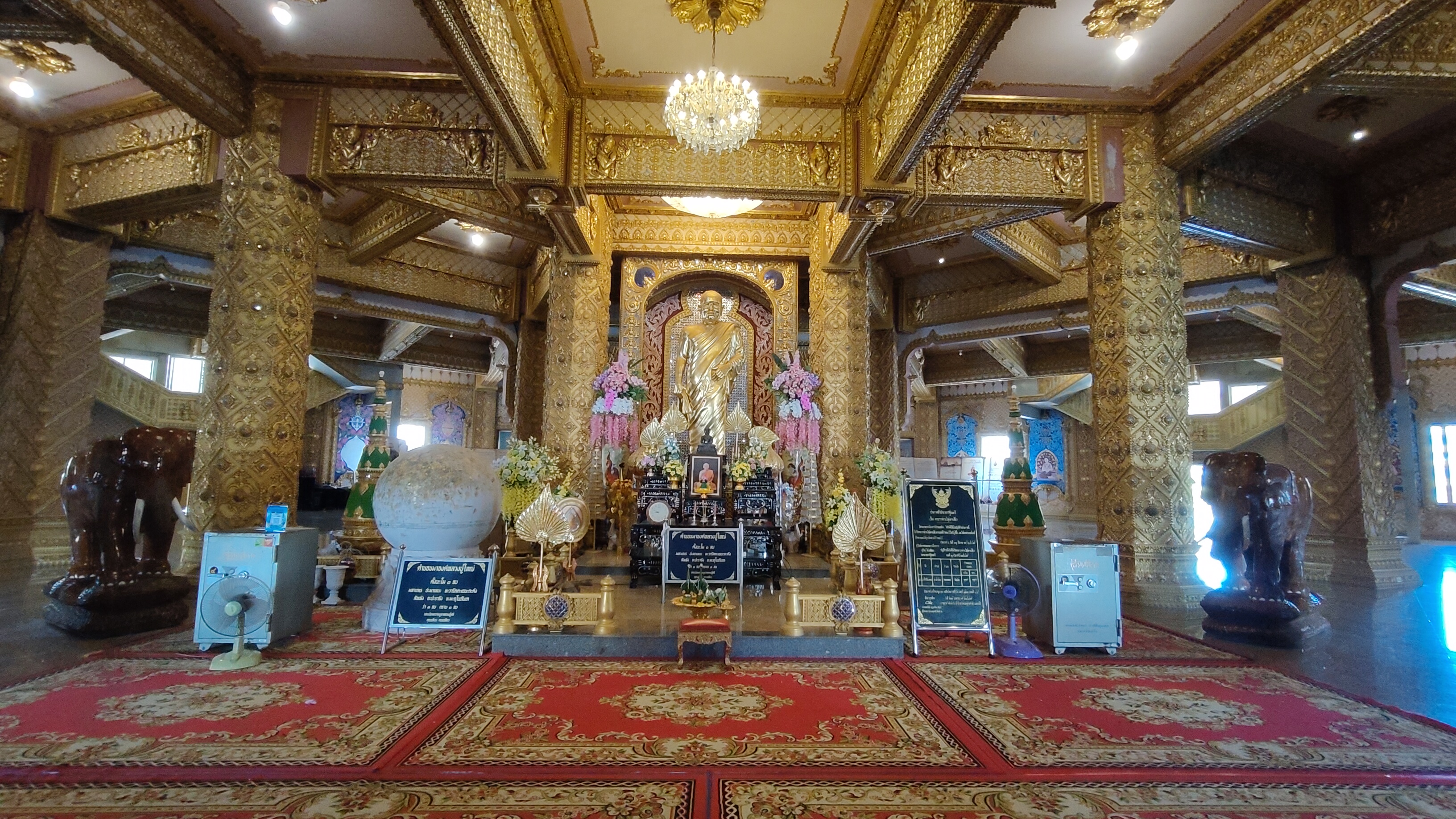 Phra Maha Chedi Si Chai Mongkhon