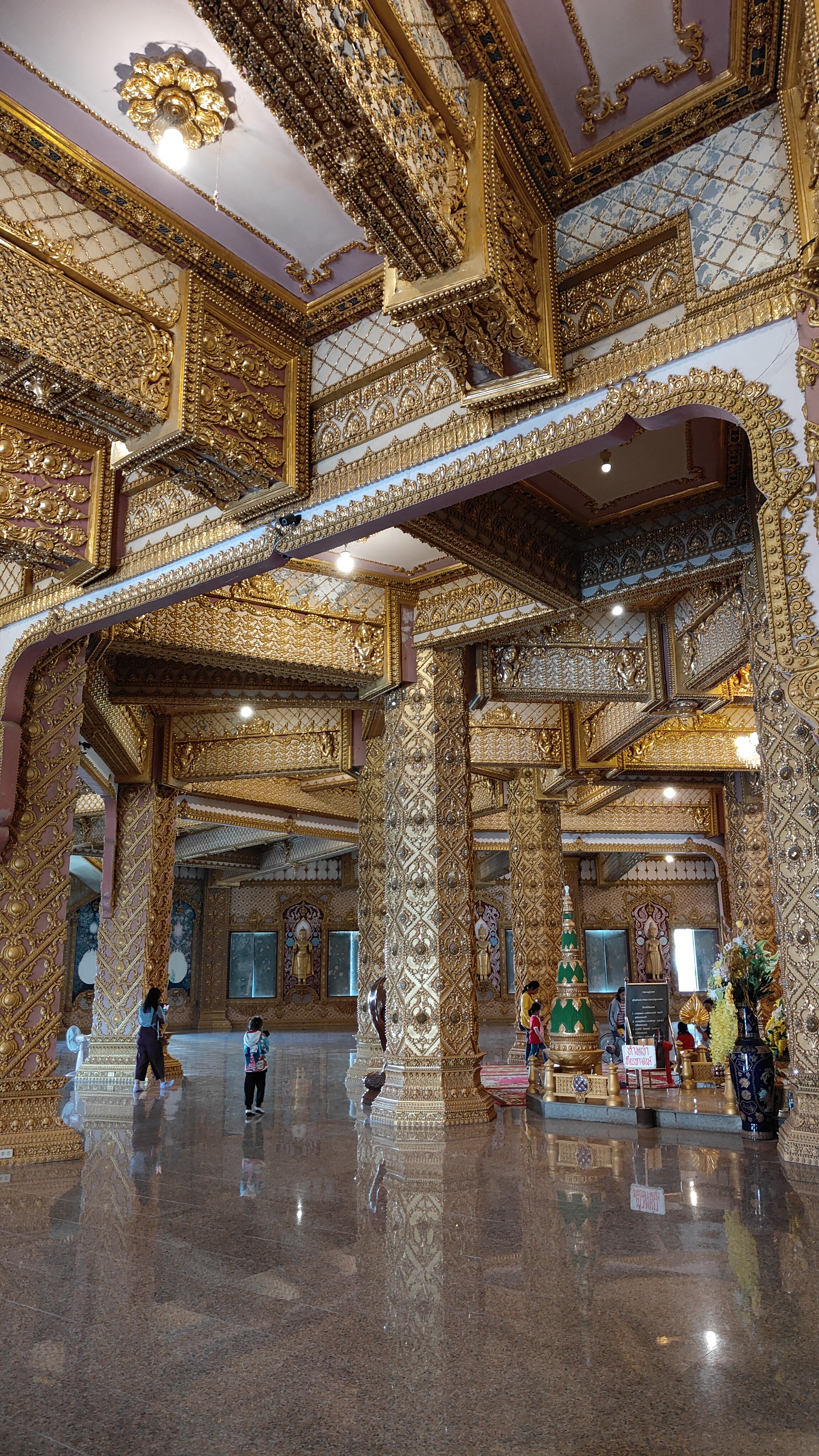 Phra Maha Chedi Si Chai Mongkhon