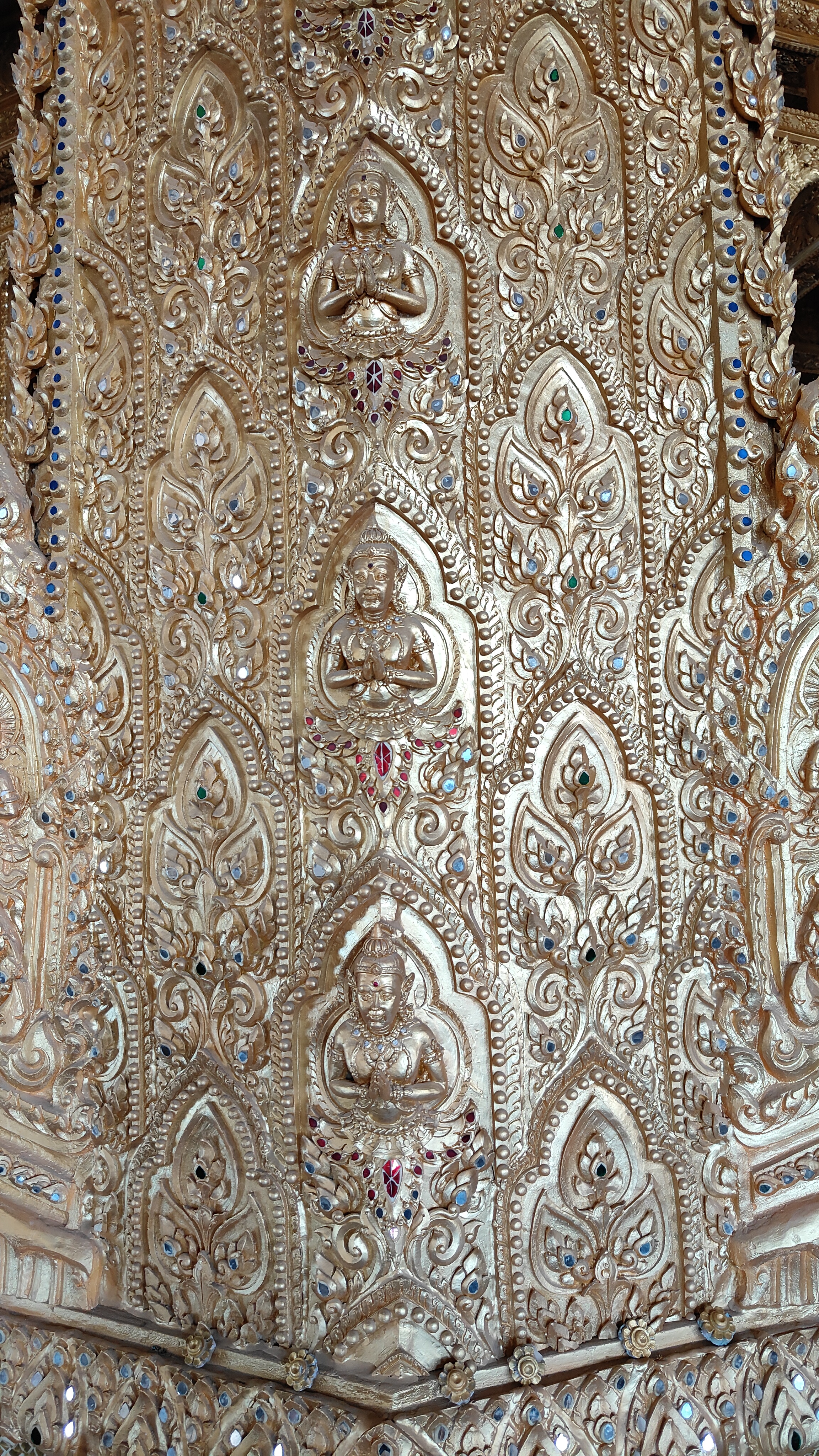 Phra Maha Chedi Si Chai Mongkhon