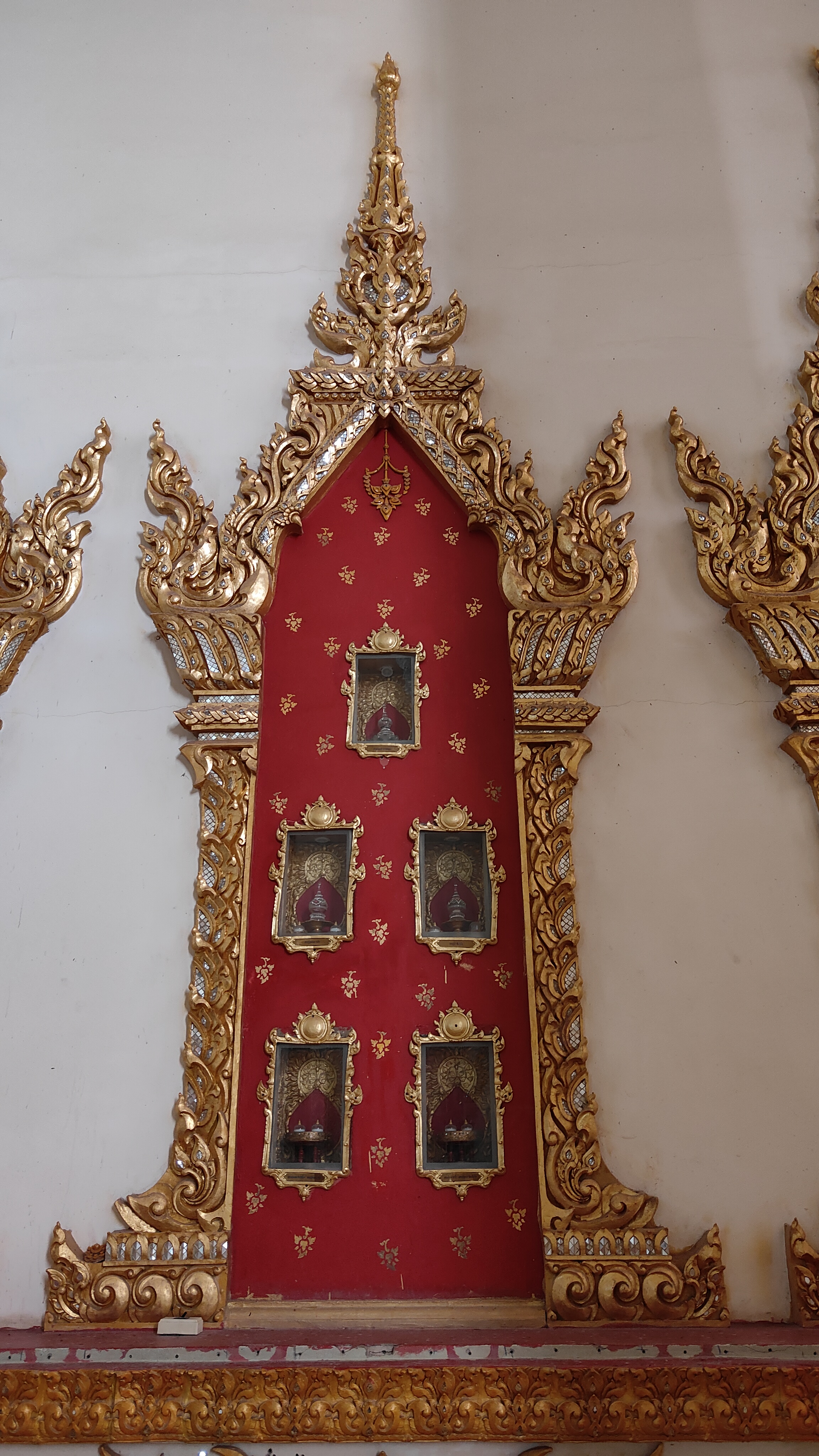 Phra Maha Chedi Si Chai Mongkhon