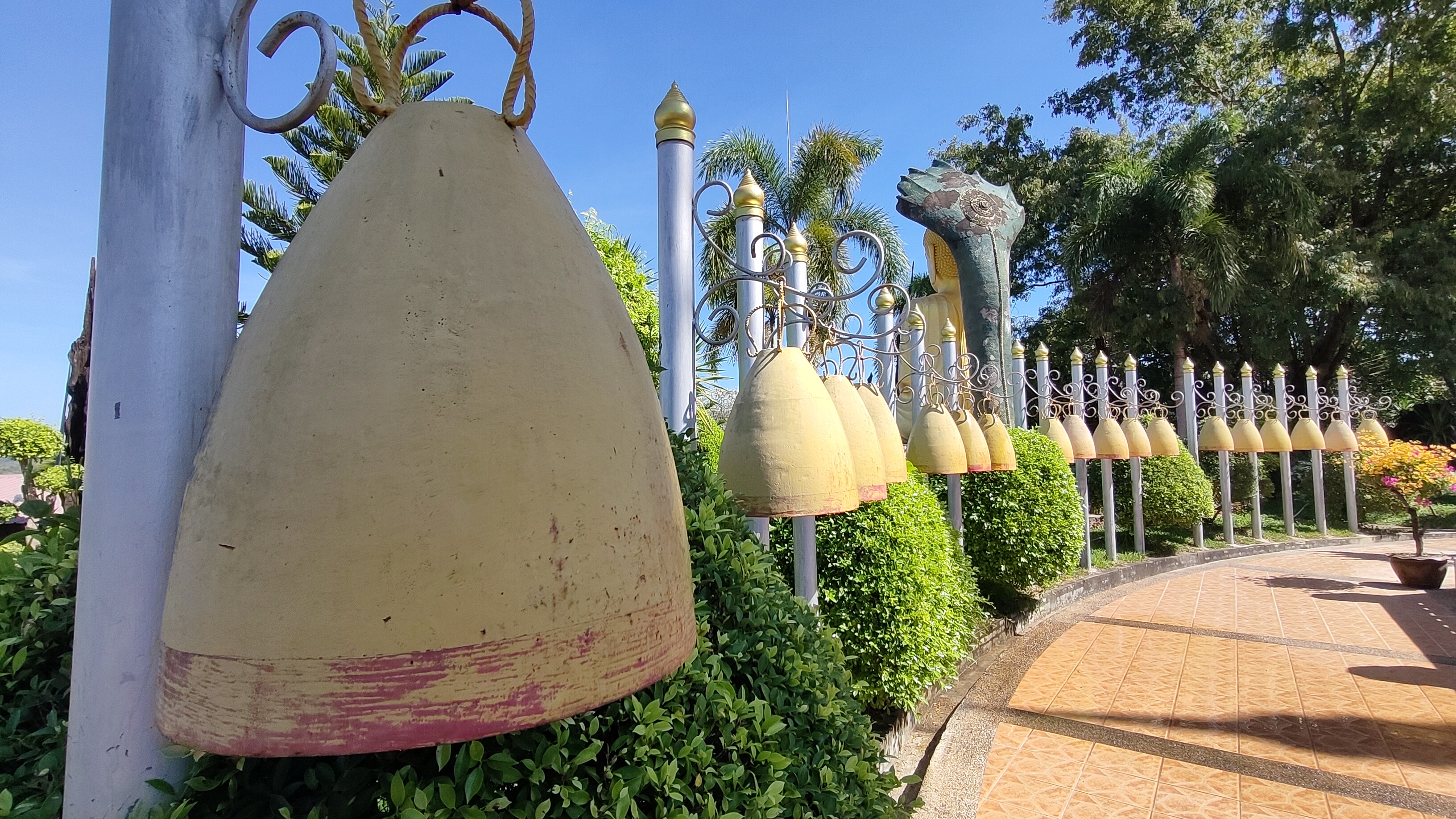 Wat Tham Khuha Sawan