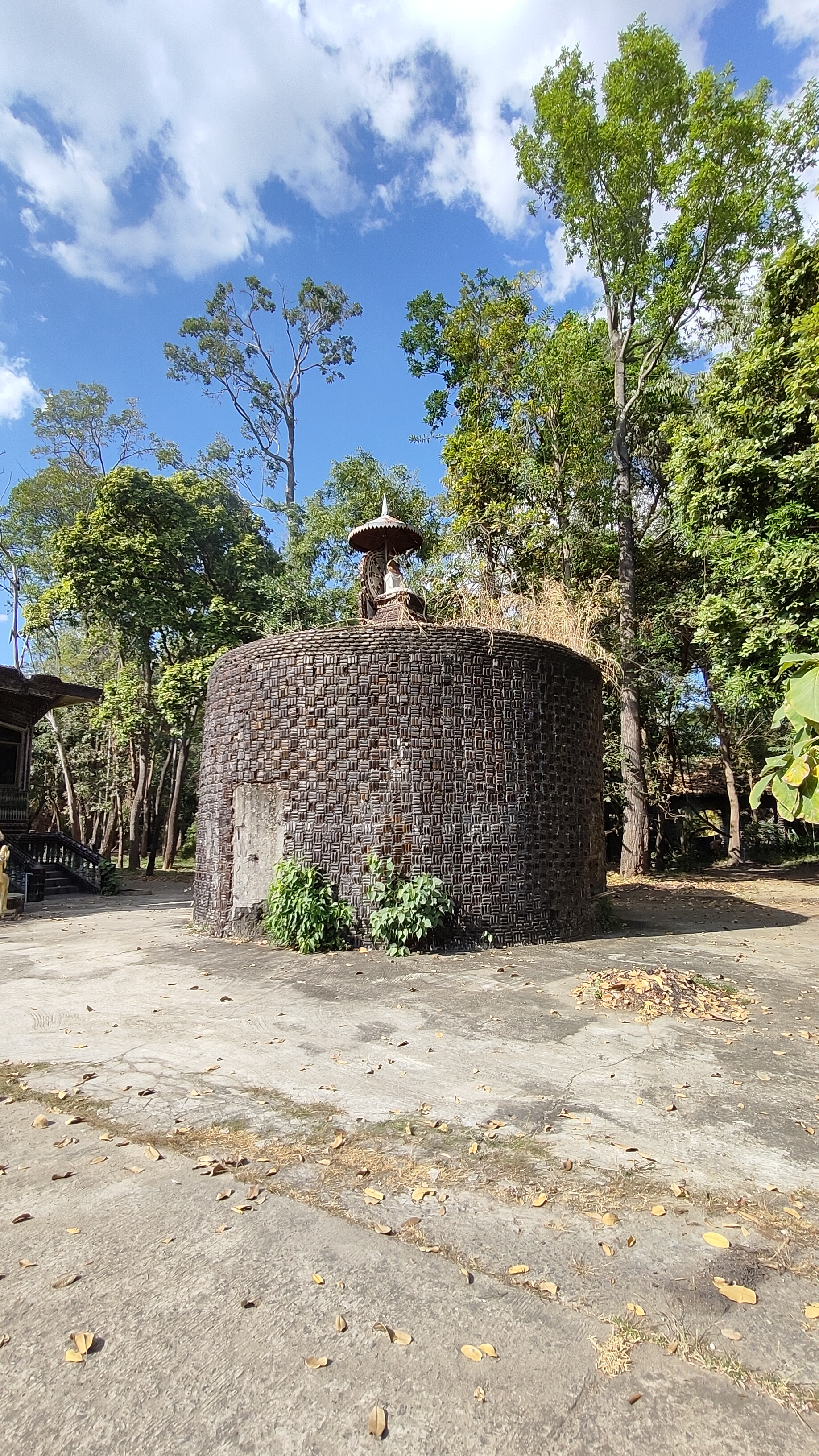 temple bouteilles Wat Lan Khuad