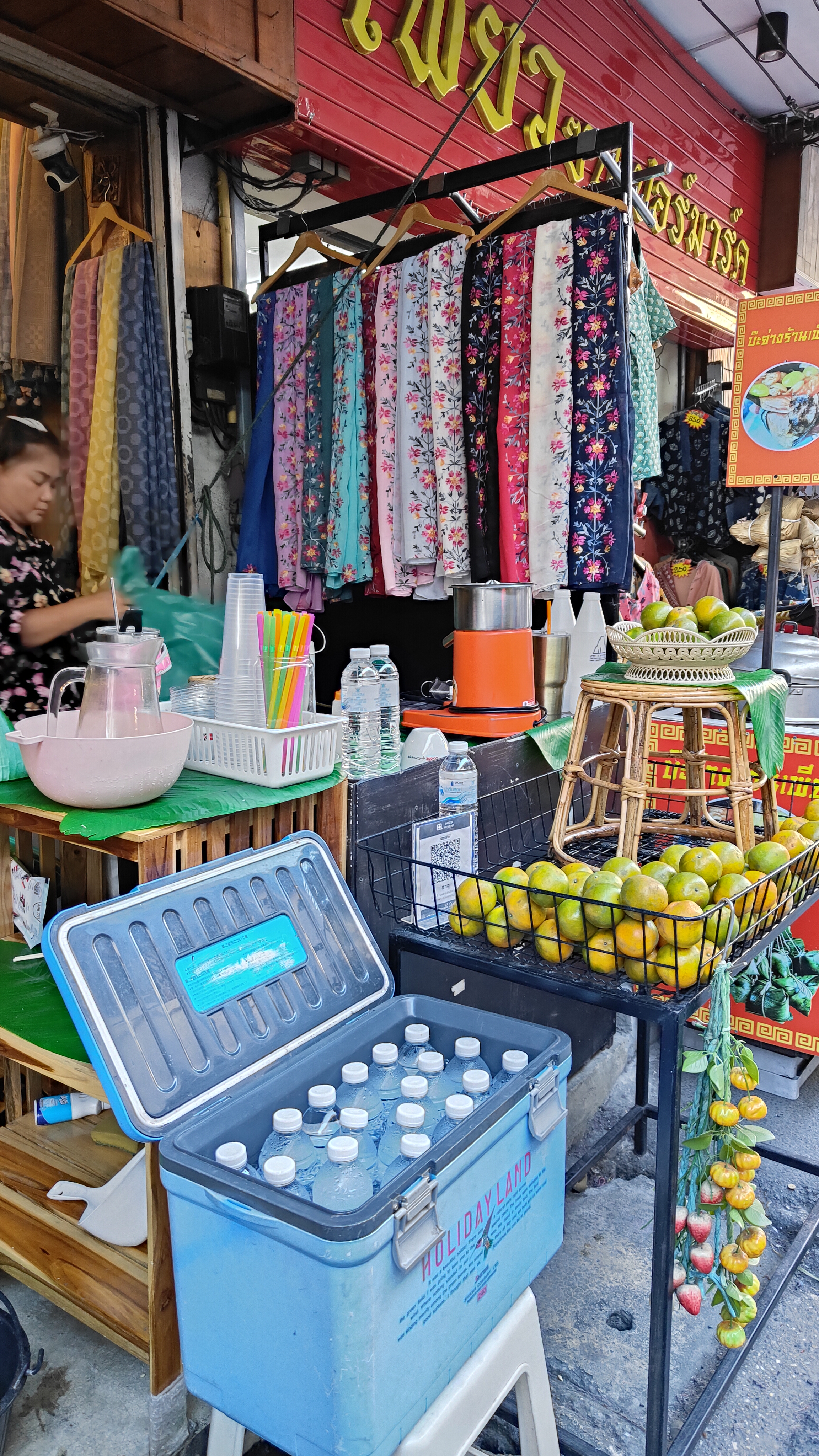 Warorot market