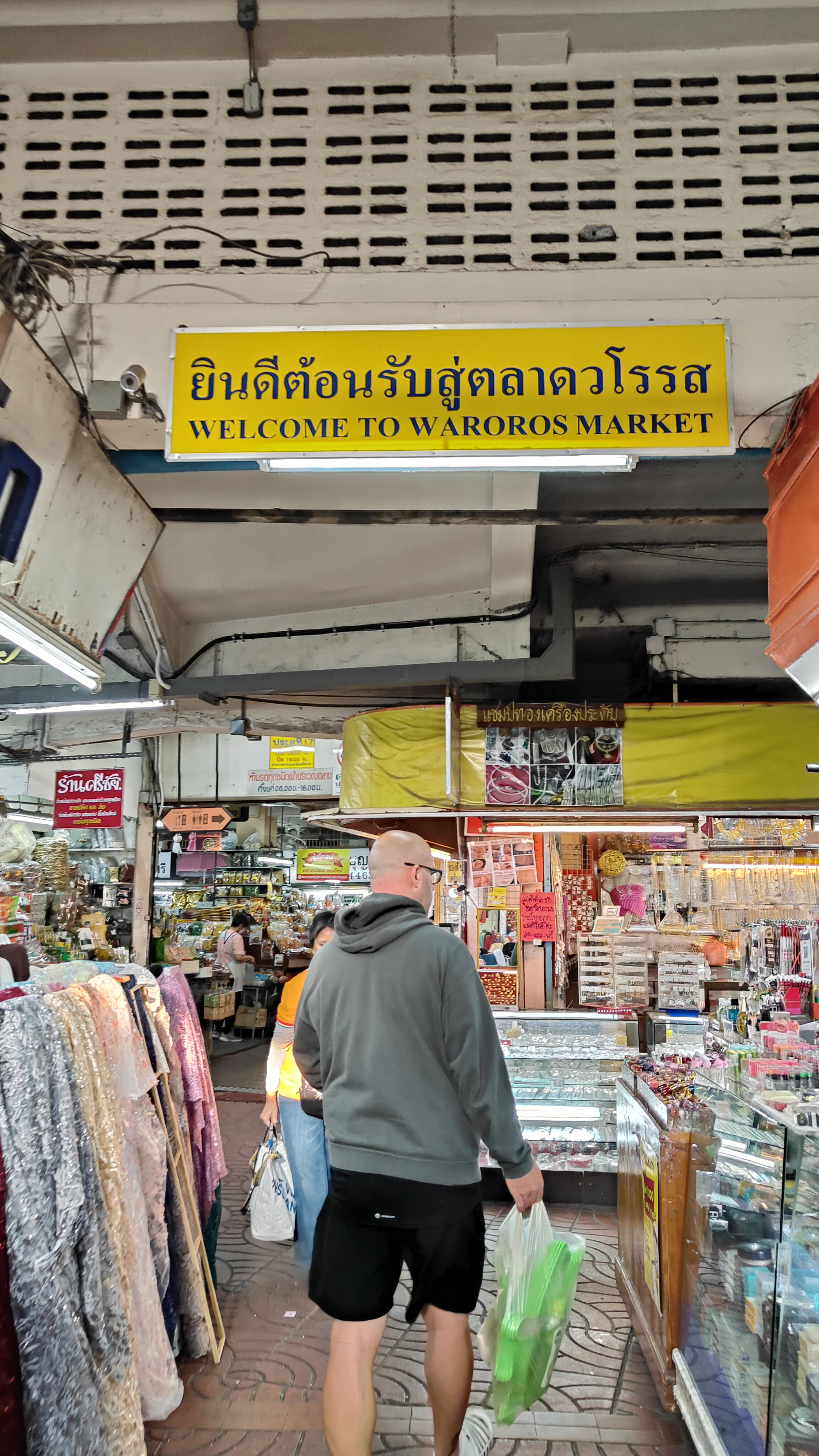 Warorot market