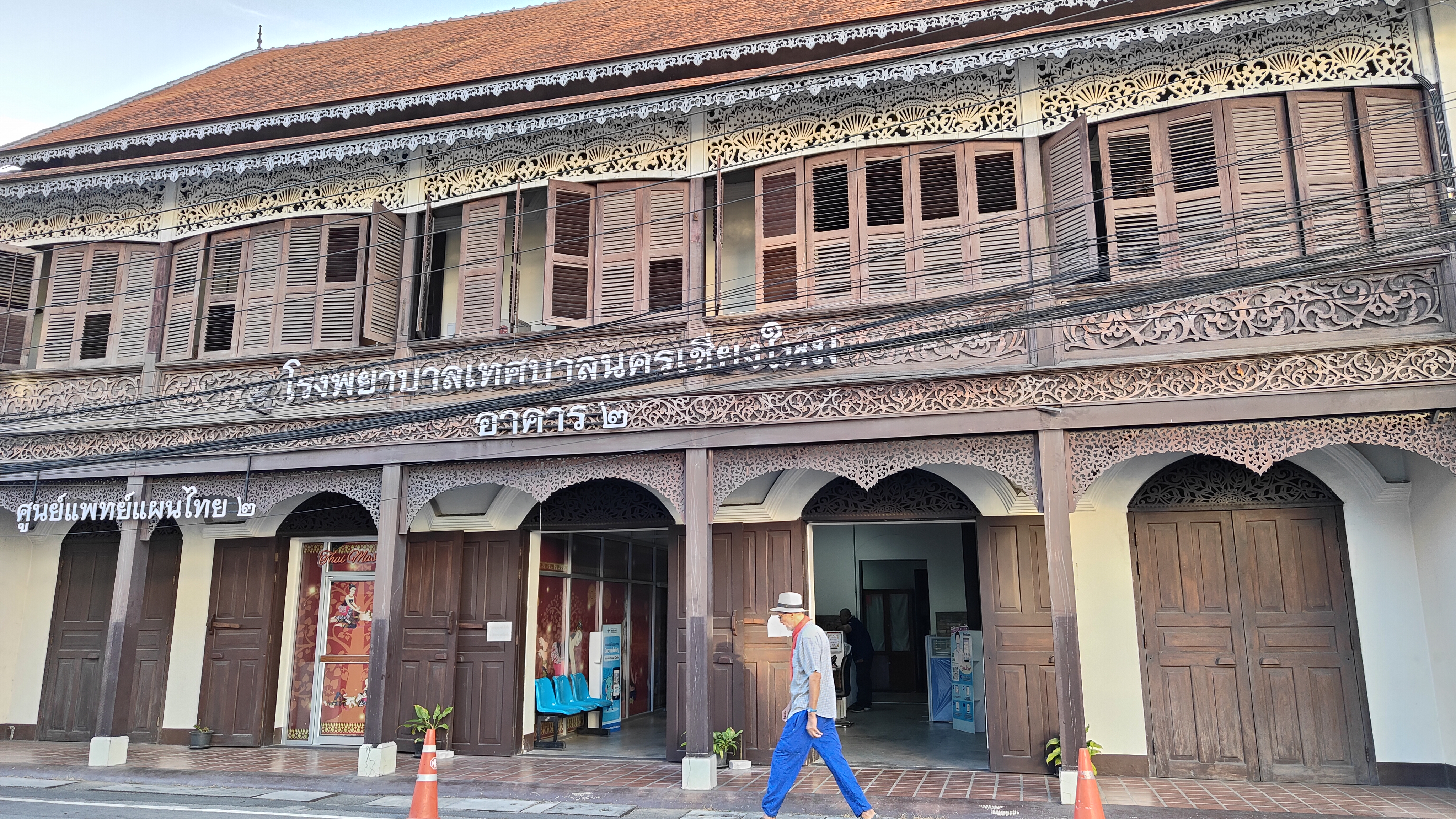 Warorot market