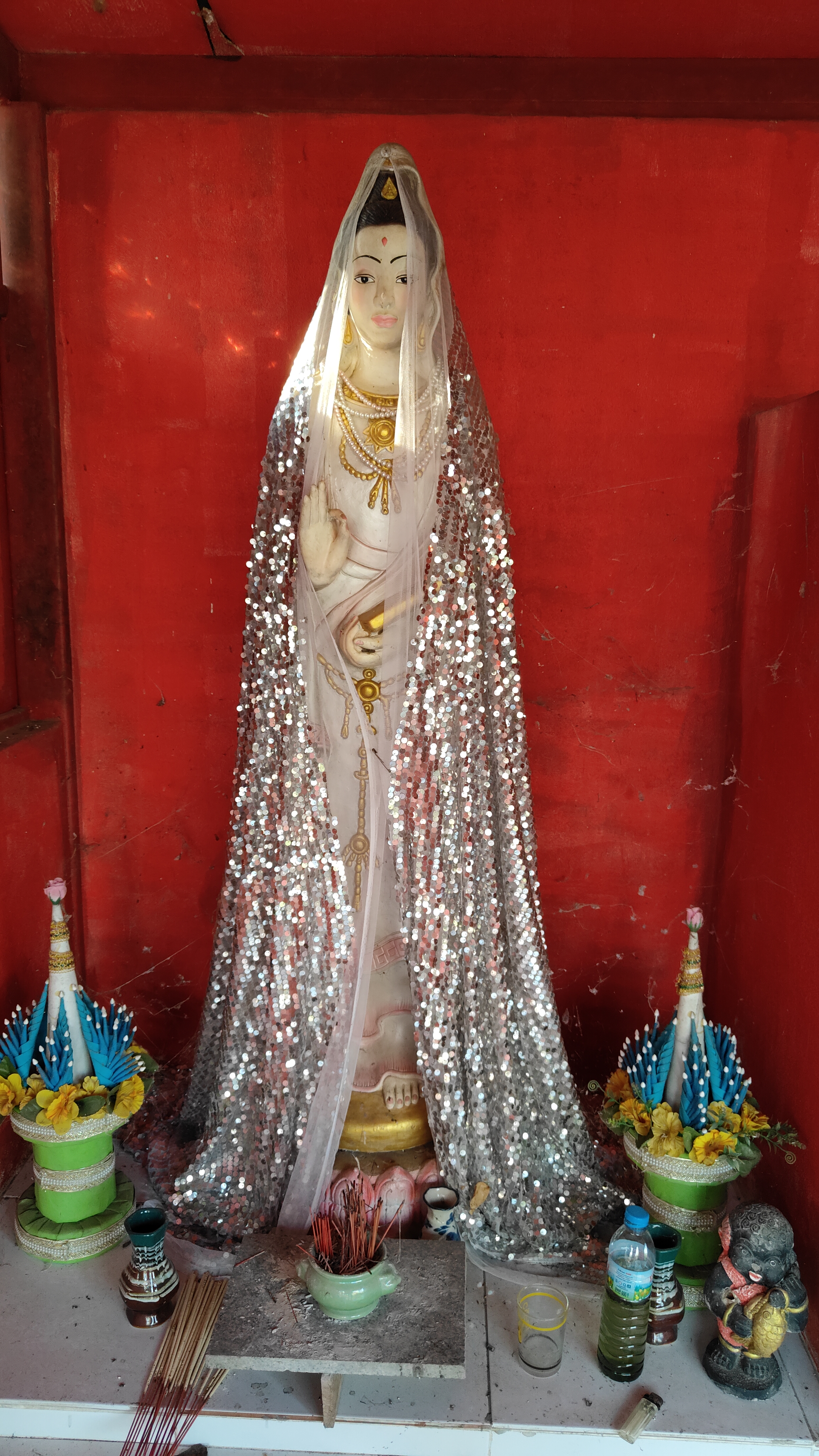 statue
