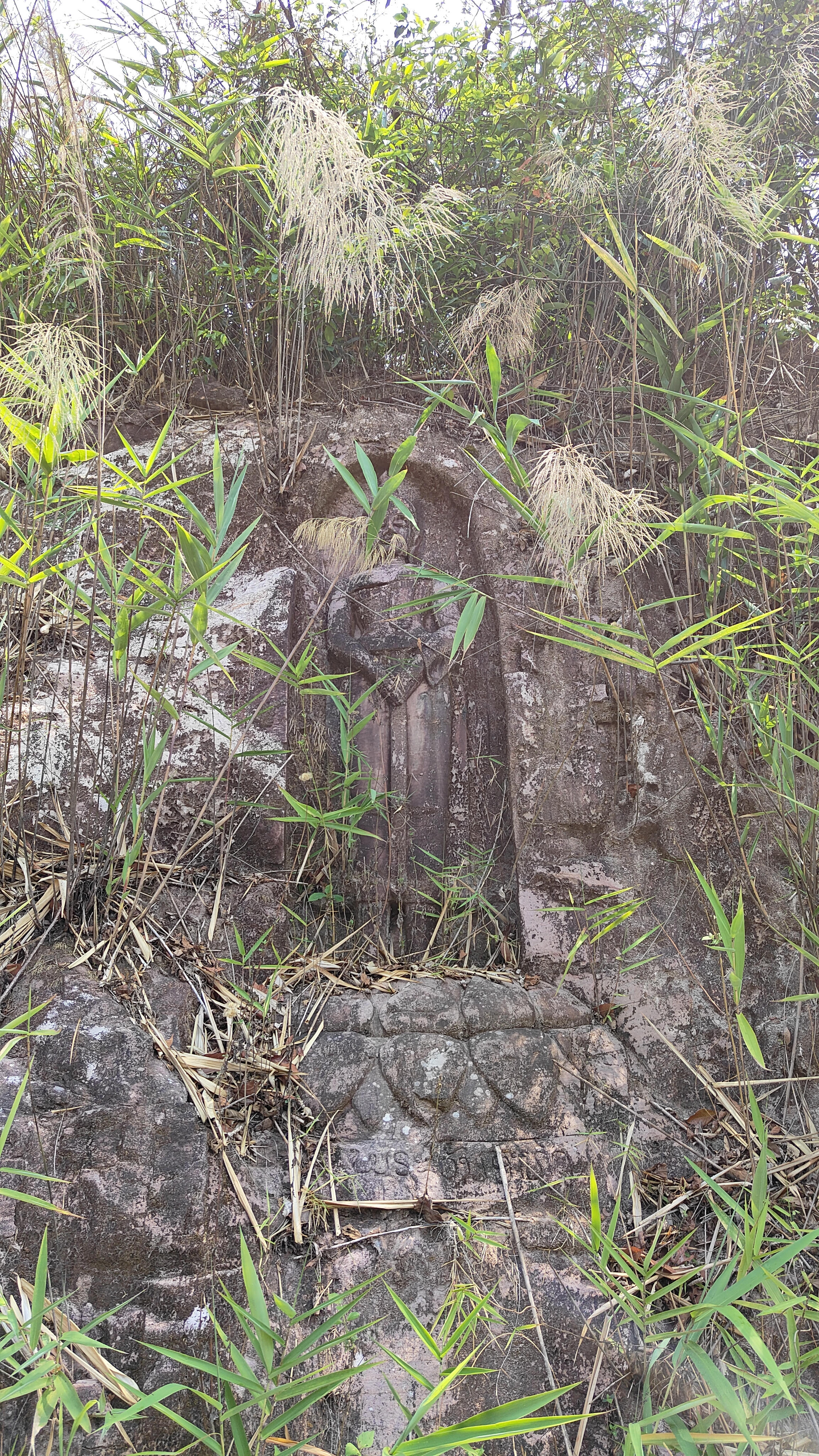 boucle de Thakekh - Sandstone Buddha Rock Sculptures