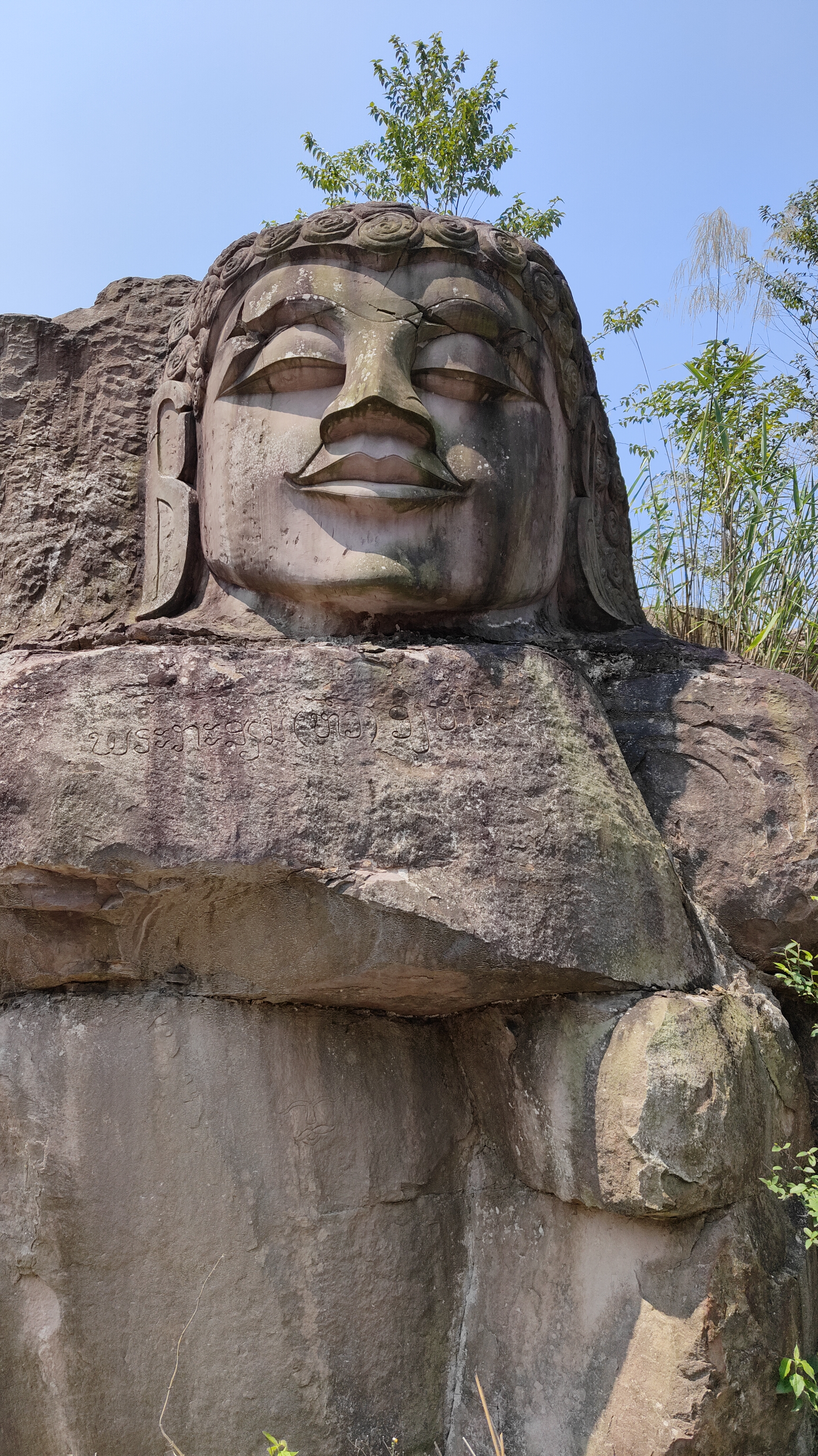 boucle de Thakekh - Sandstone Buddha Rock Sculptures