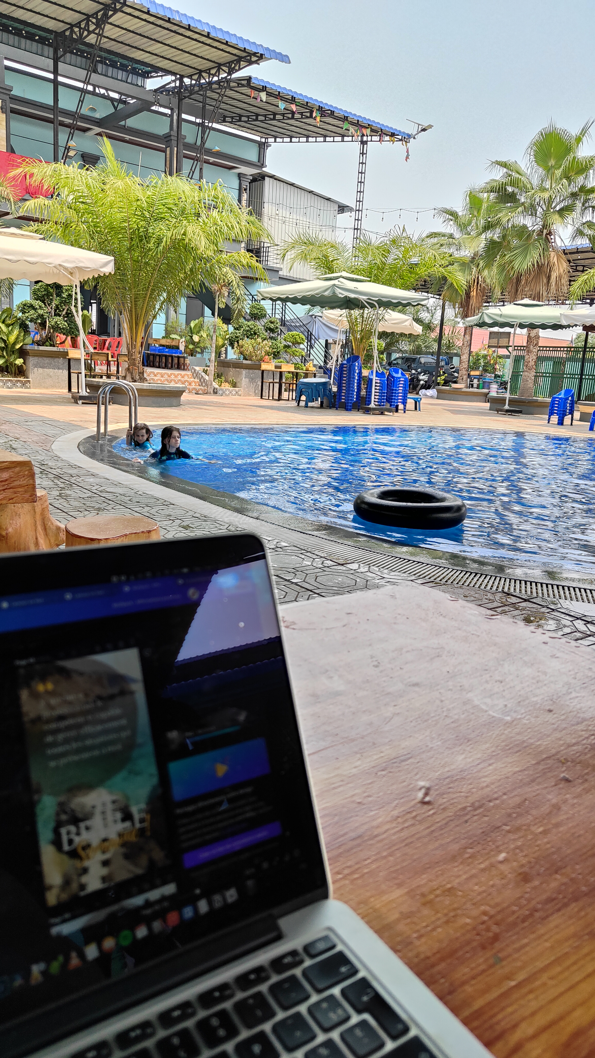 piscine vientiane