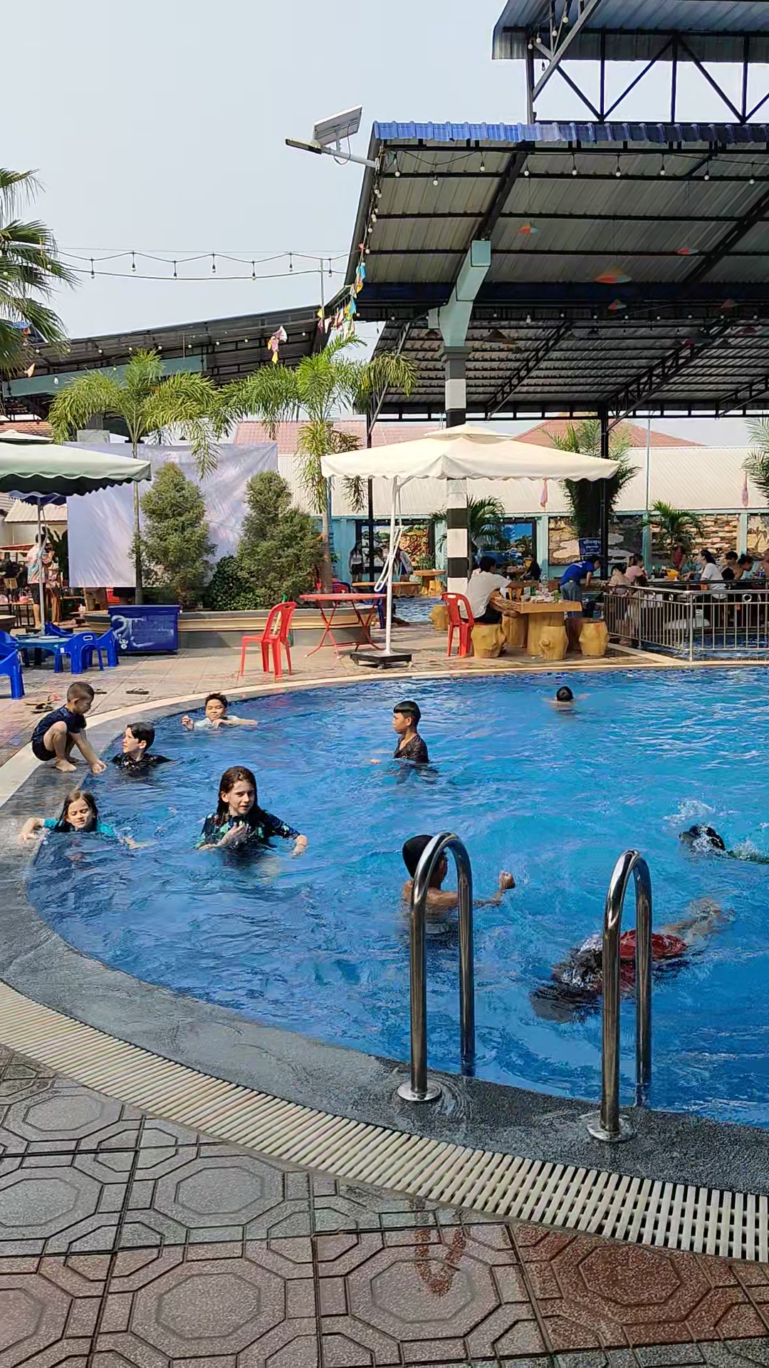 piscine vientiane