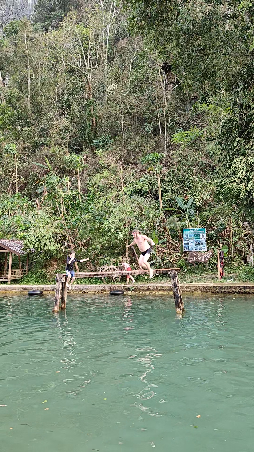 Vang Vieng - lagoon3