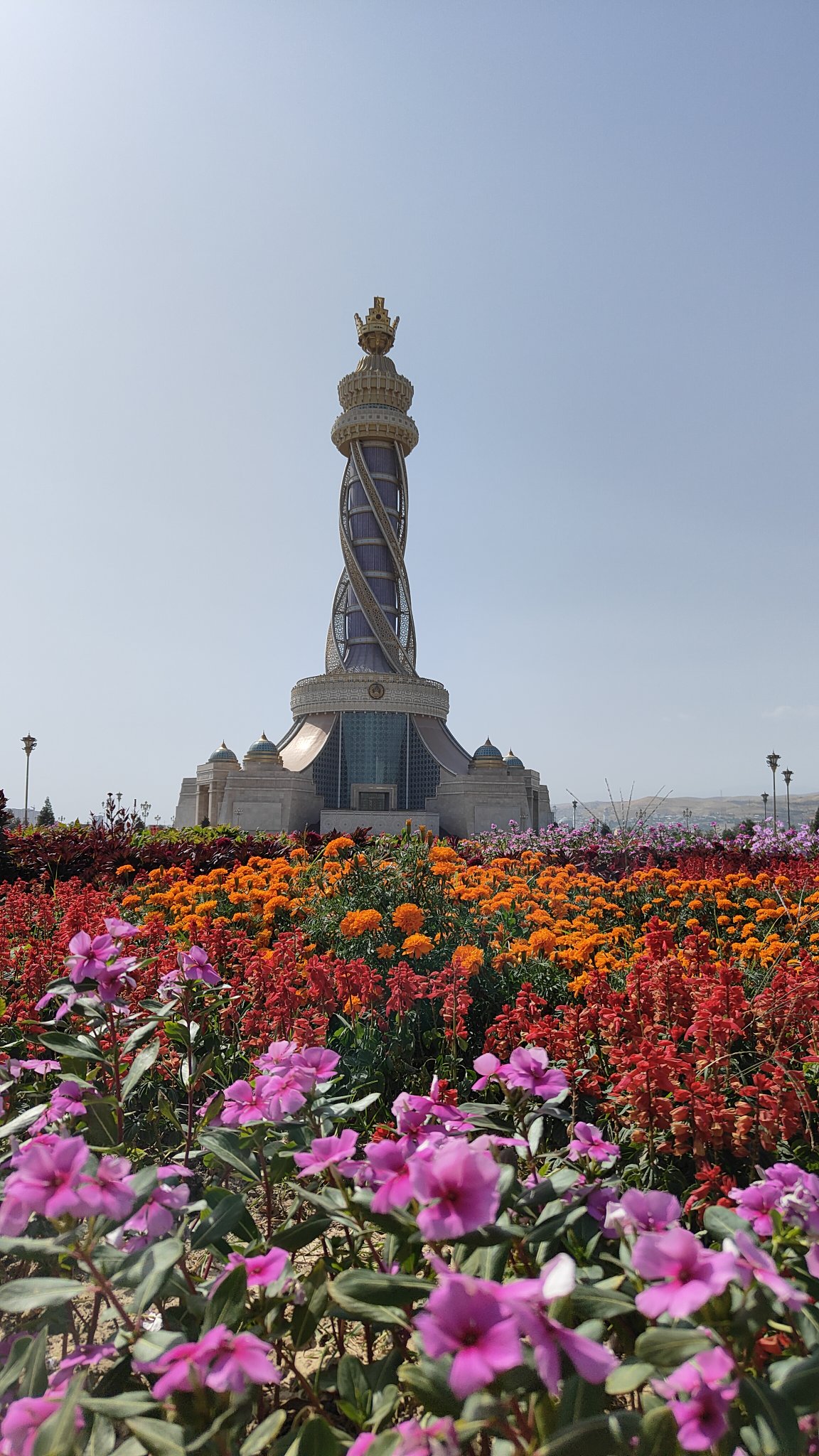 monument Isiklol - Douchanbé