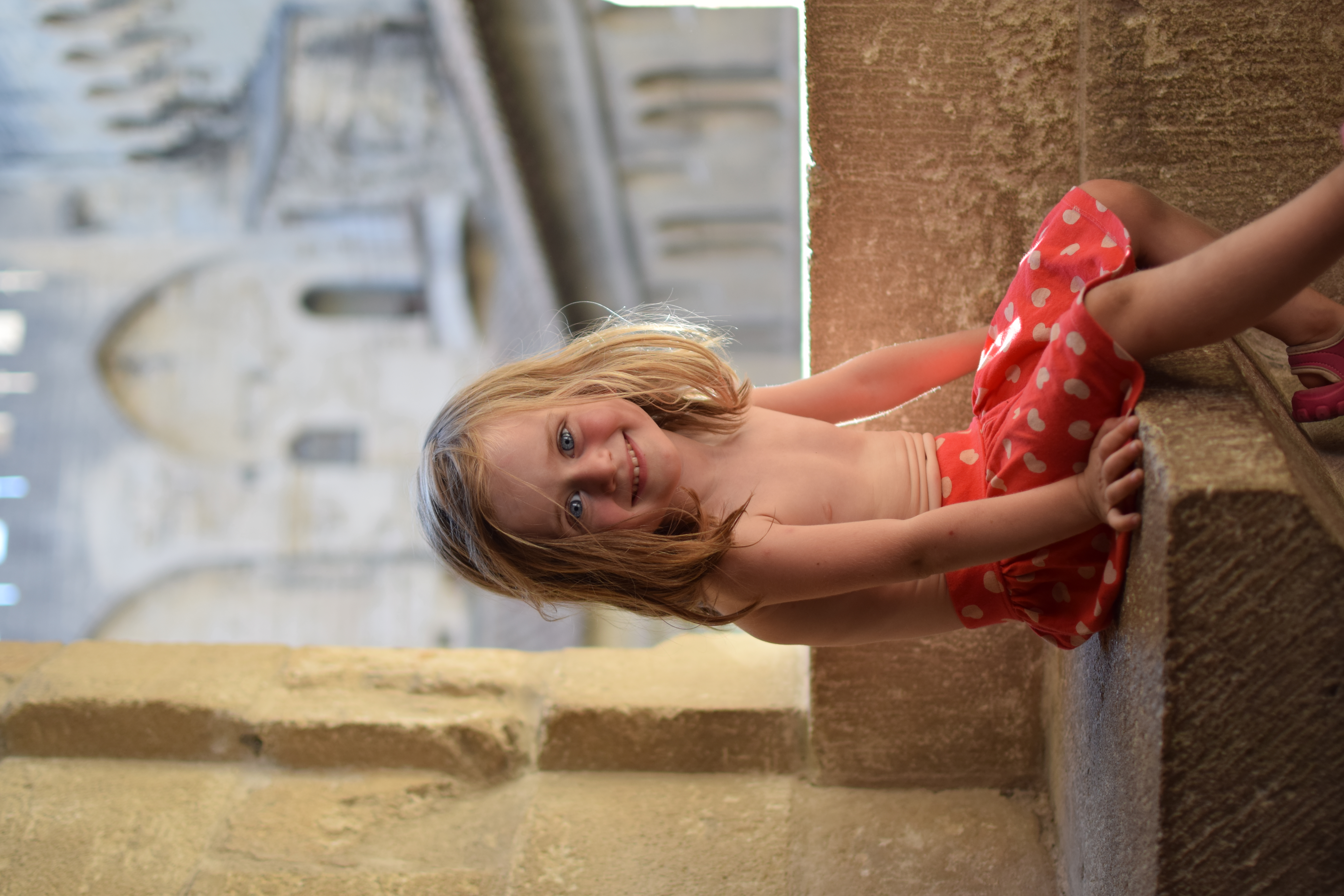 Enfants découvrant le Palais des Papes