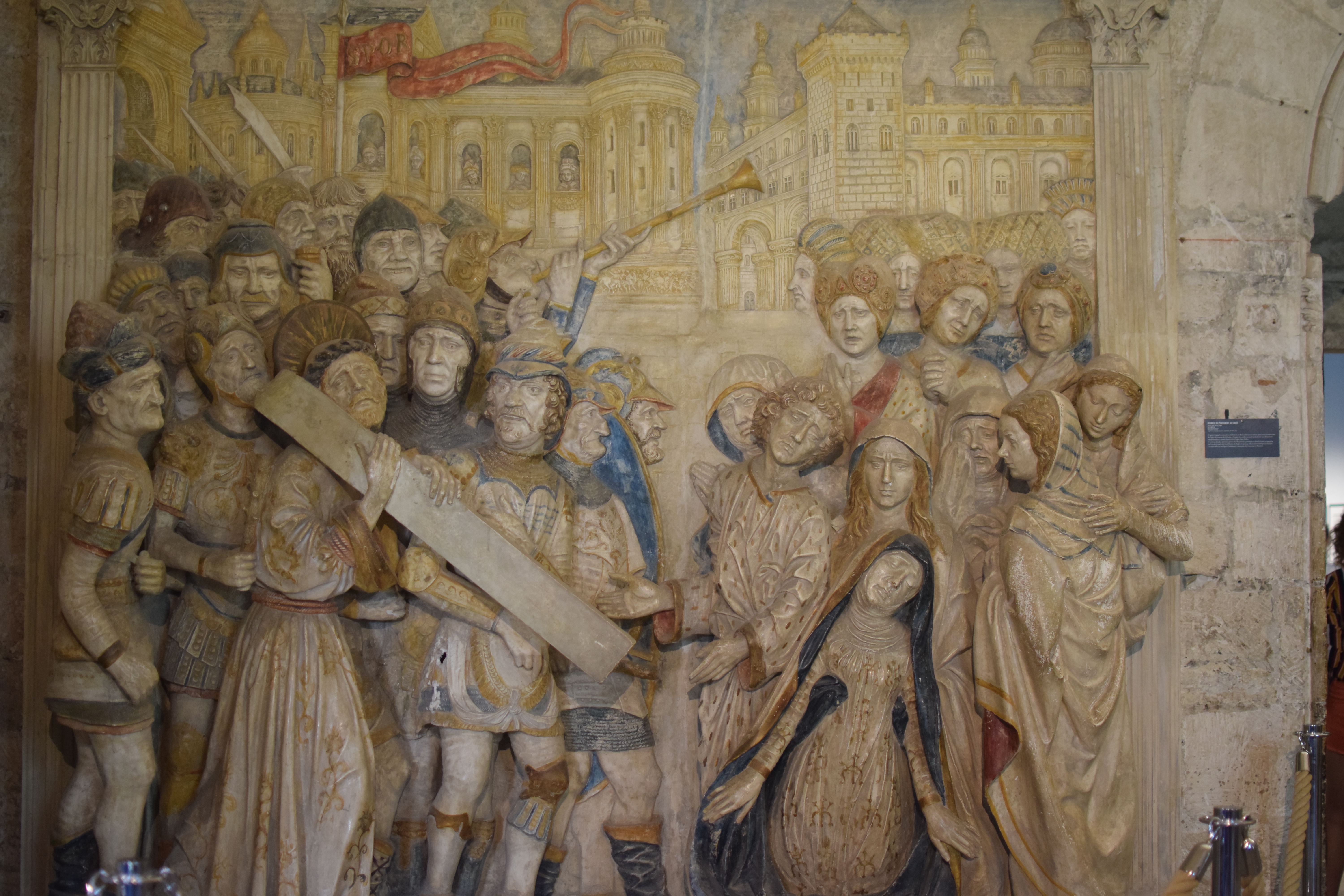 Exposition à l'intérieur du Palais des Papes
