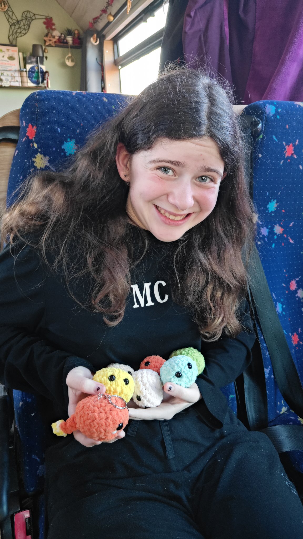 Enfant qui fait du crochet
