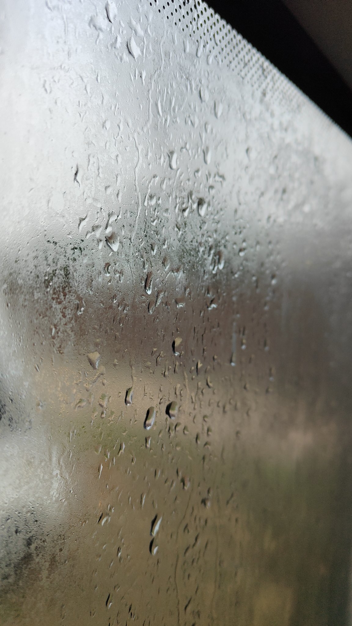 pluie à la fenêtre